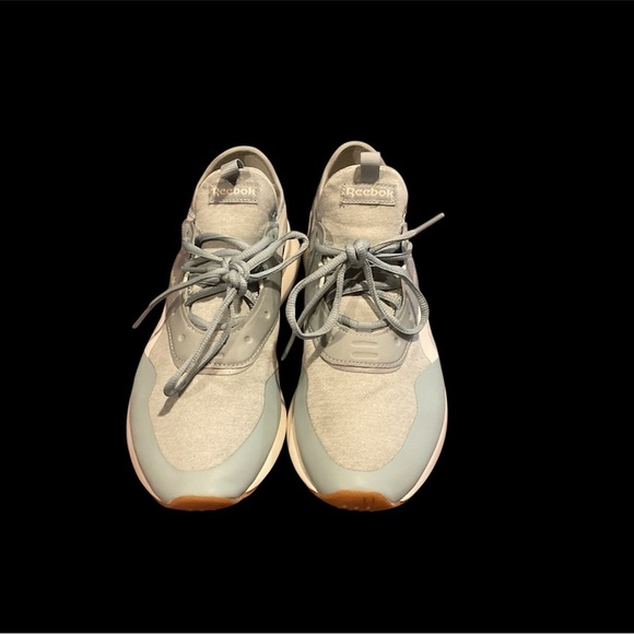 REEBOK BABY BLUE SNEAKERS WOMENS SIZE 7 GENTLY WORN - Picture 2 of 2